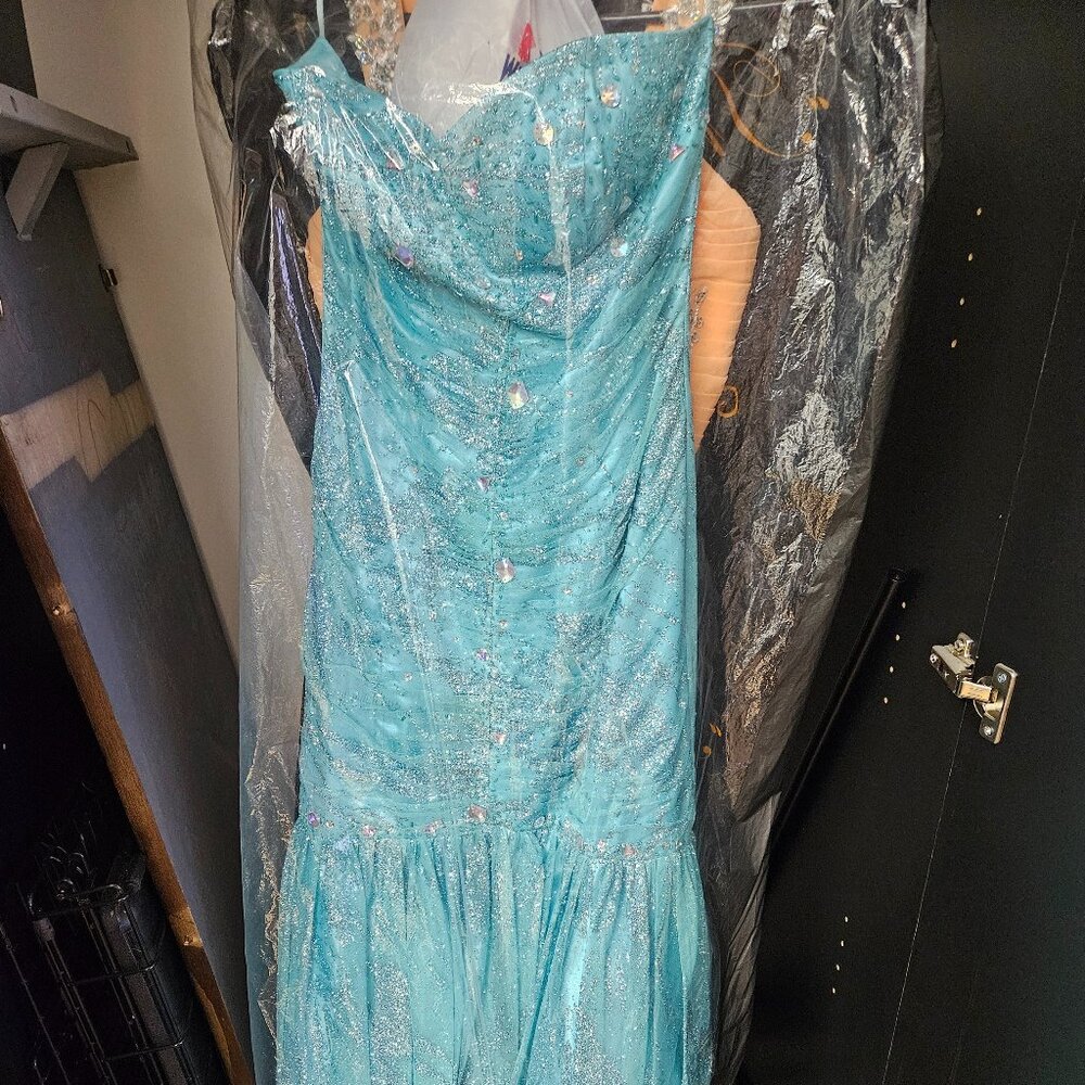 PROM DRESS WORN ONCE Size 4